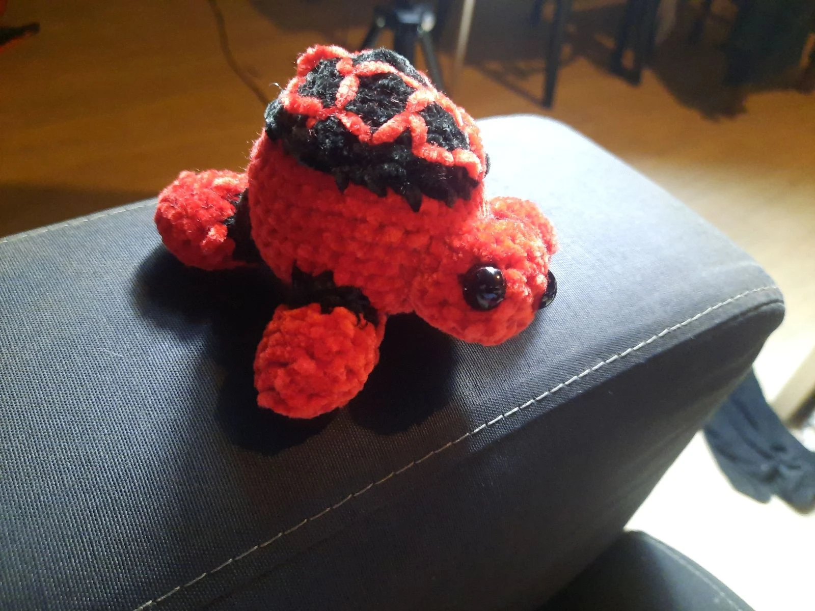 Tortue Magma – Création artisanale au crochet – Fait main